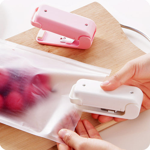 Mini sealing bag machine